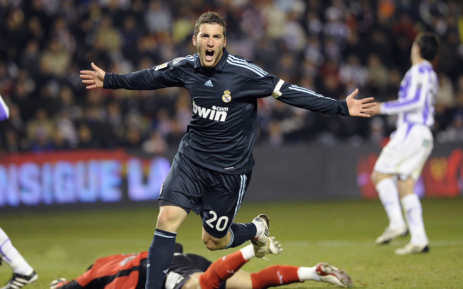 U18男篮亚洲杯 决赛中国77比70战胜日本 时隔8年再夺冠军